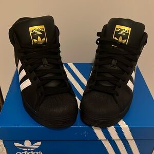 Adidas Pro Model. Classic shell toe. Men’s size 8.